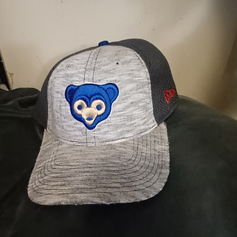 Chicago Cubs 39thirty official on-field stretch fit hat.
